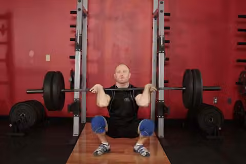 Demonstrasi gerakan Front Squat (Clean Grip).