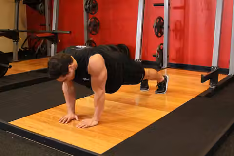 Demonstrasi gerakan Pushups (Close and Wide Hand Positions).