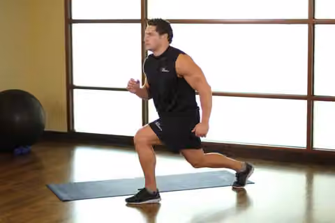 Demonstrasi gerakan Split Squats.